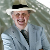 Alexander McCall Smith - Track 1 Songtext und Lyrics auf Songtexte.com