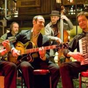 Dan Newton's Cafe Accordion Orchestra Akkoorden