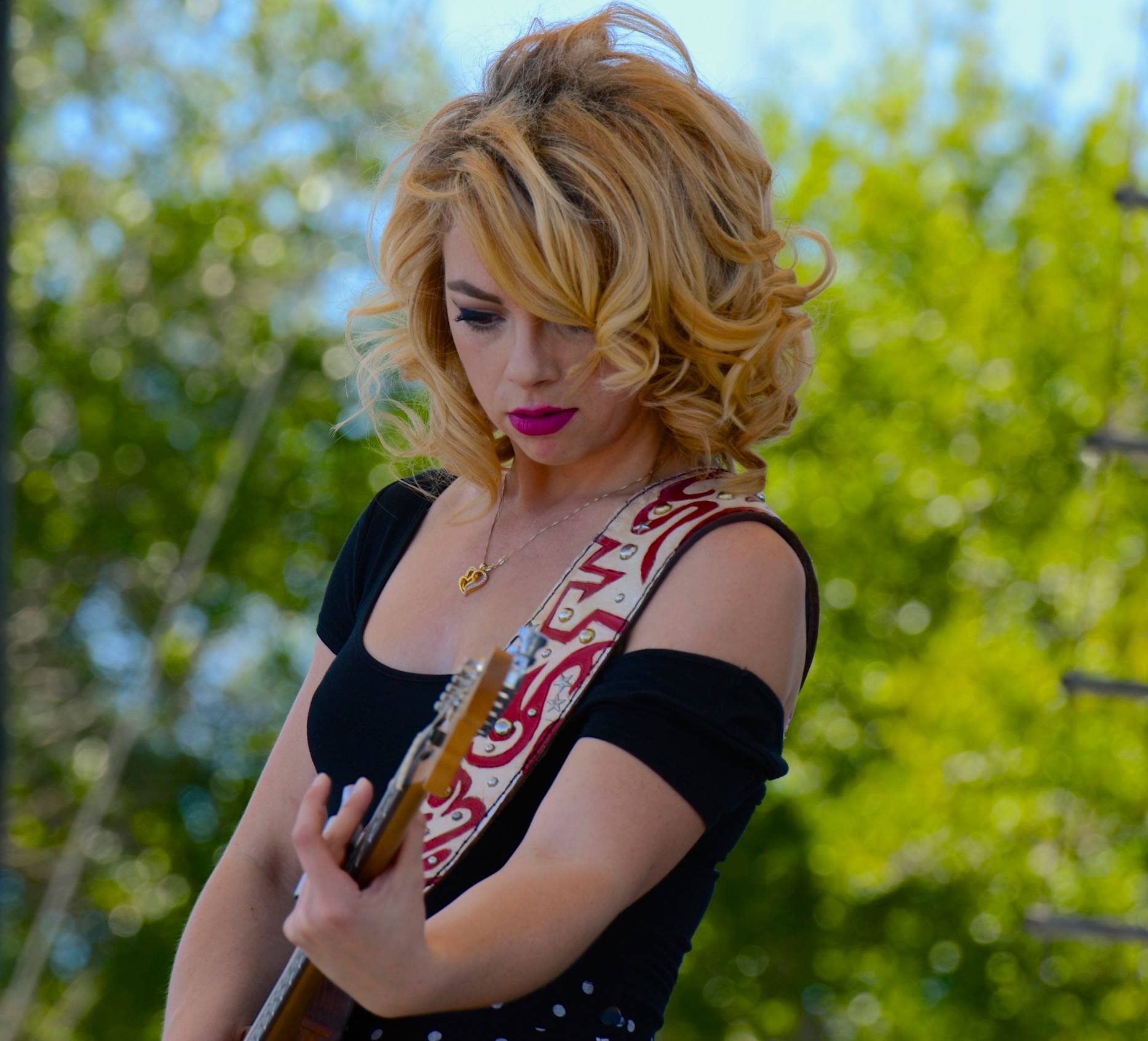 Samantha Fish Lyrics, Music, News and Biography | MetroLyrics