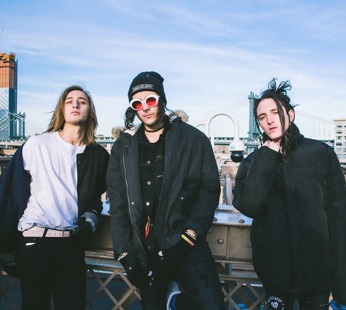 Chase Atlantic Pictures MetroLyrics