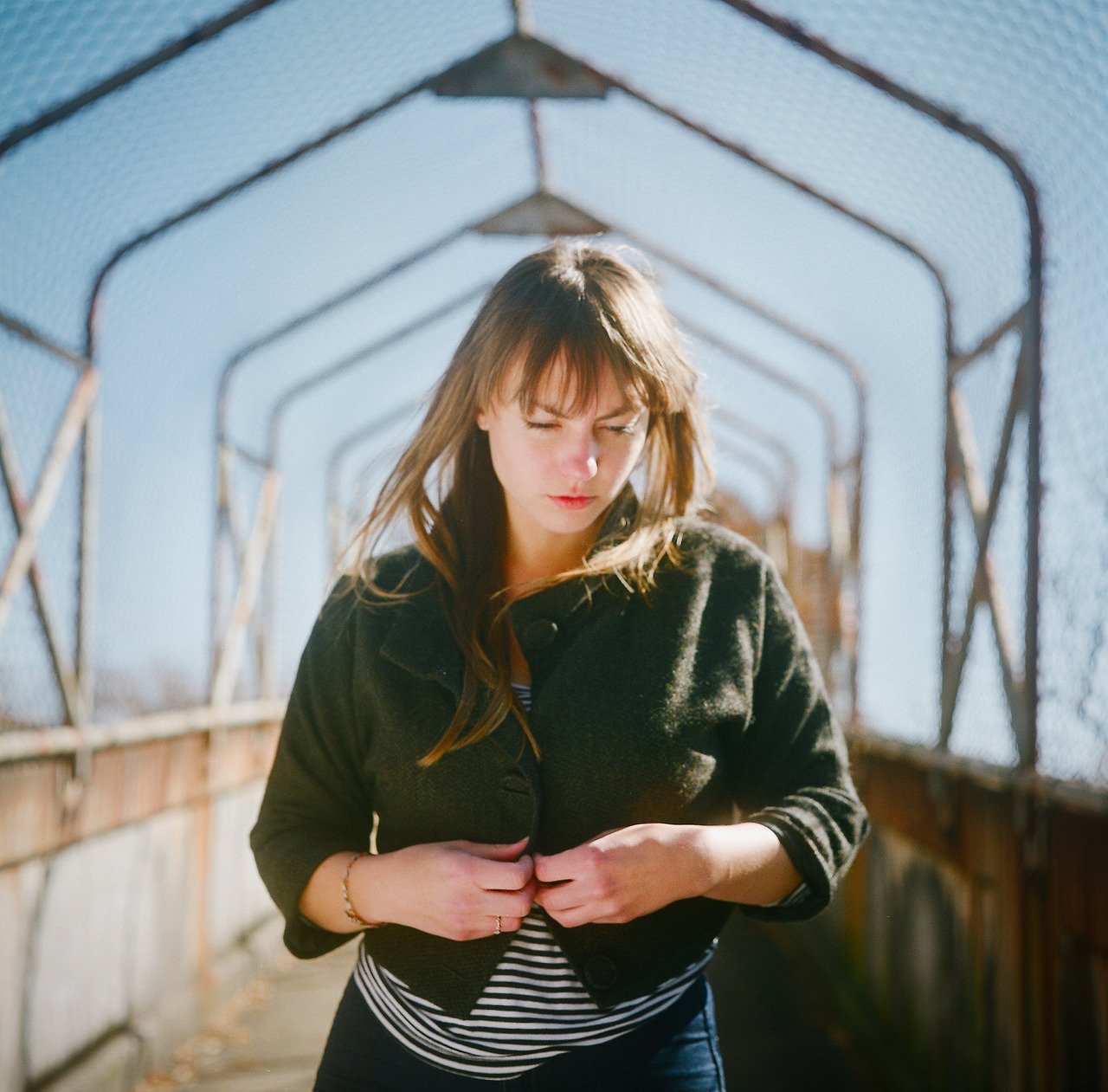 Angel Olsen - Intern Lyrics | MetroLyrics