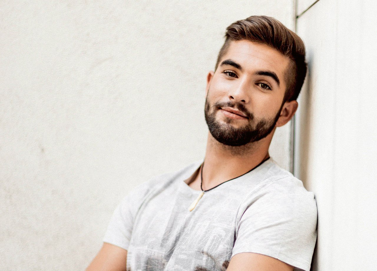 Kendji Girac Lyrics, Music, News and Biography | MetroLyrics