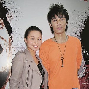 image for "周柏豪,郑融"