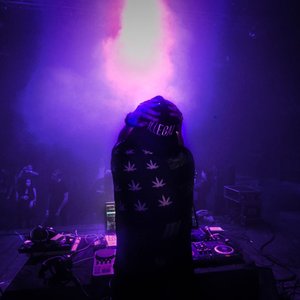 Similar artists to SVTAЯГPYSTЬ - Free liste