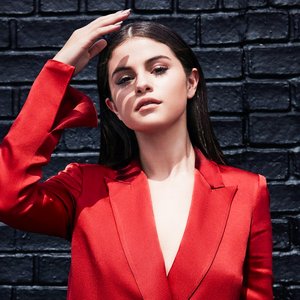 "selena gomez"的封面