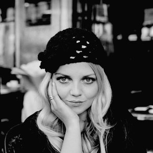 Arnd Peiffer Frau Ina May - Biathleten Erik Lesser und Arnd Peiffer Interview ganz ... - Die ...